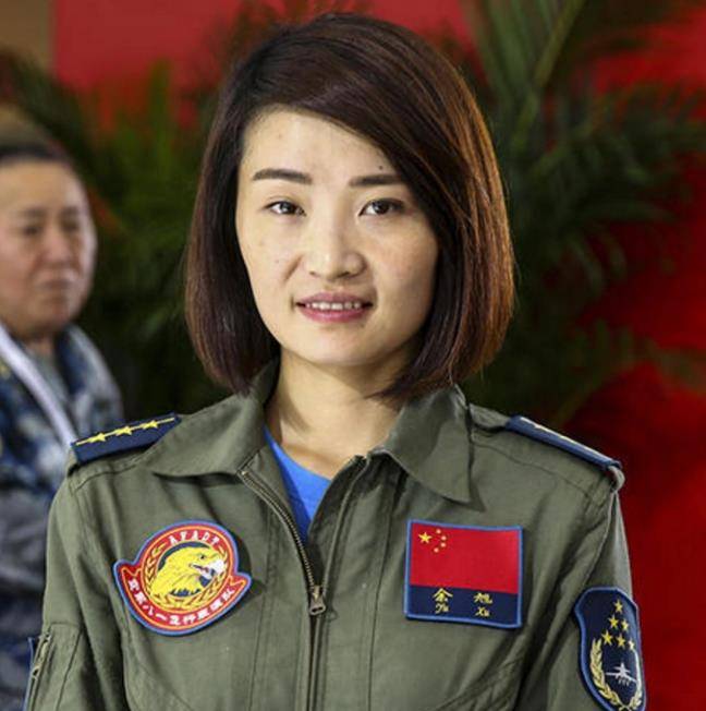 她是我国首批歼十女飞行员,因一等事故牺牲,葬礼36万人送行_余旭_歼击