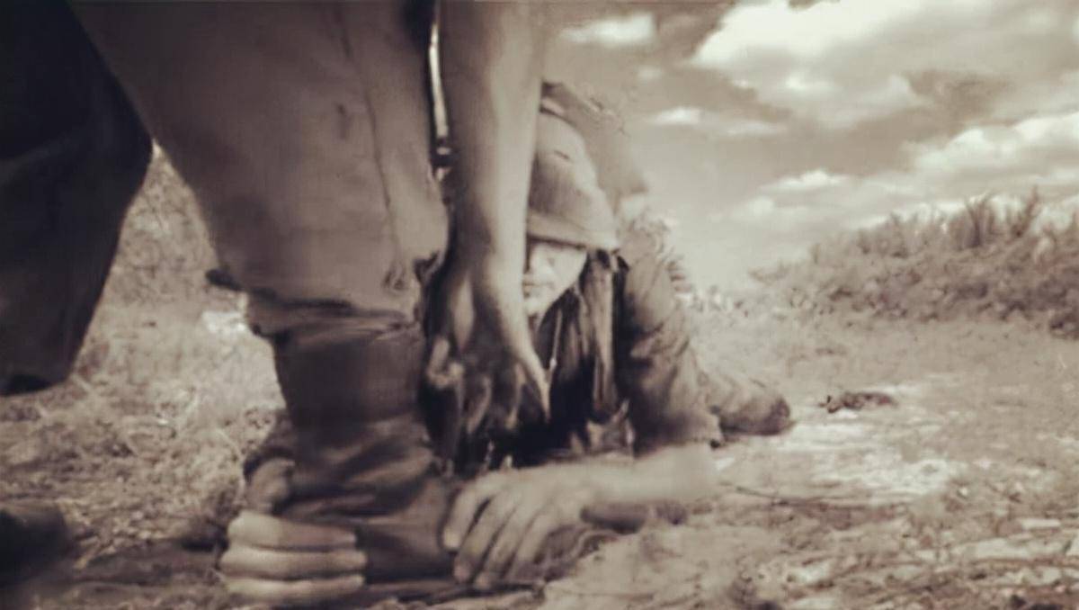 所有人的目光都集中在毛永德脚上,大家屏住呼吸,时间仿佛凝固一般.