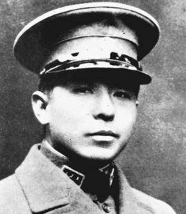 张自忠诚恳地说:"我的资望浅,德不足以服人,才不足以驭众,宋先生是