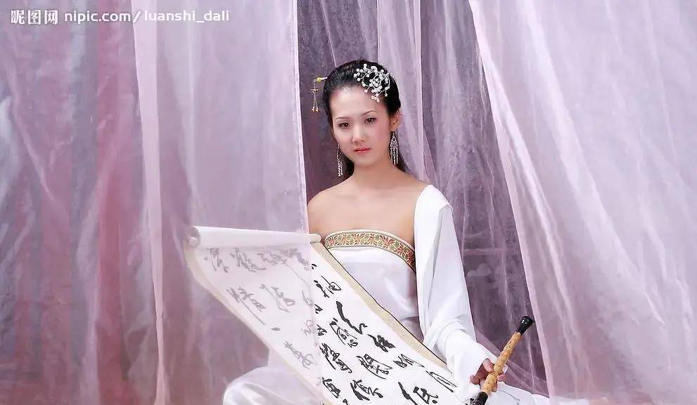 和母亲一起被父亲赶出家门,最后却当了宰相,还留下千古名言