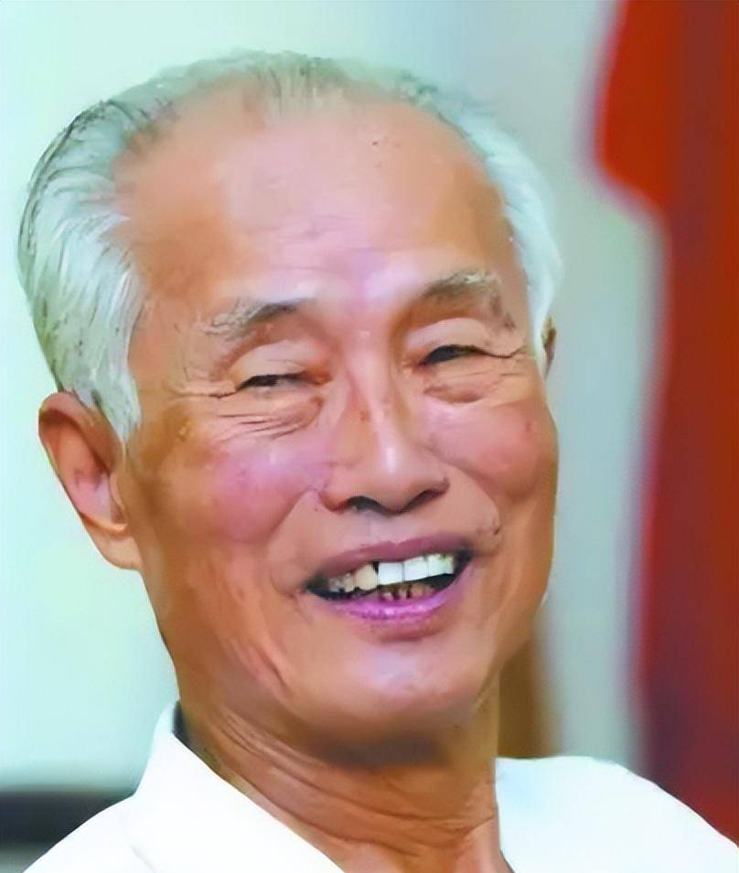 他曾是广东省委书记,一生简朴两袖清风,得到过王光美的称赞
