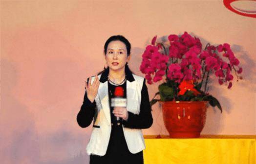 邱佩宁:一生只演一部戏,退圈后经商身家过亿,捐上百所希望小学