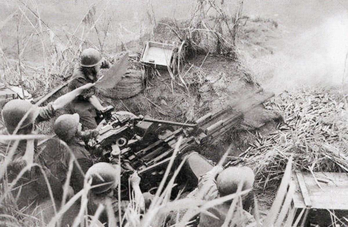 老山战场上的《死吻》,含泪亲吻临终战士的女护士,后来怎么样了