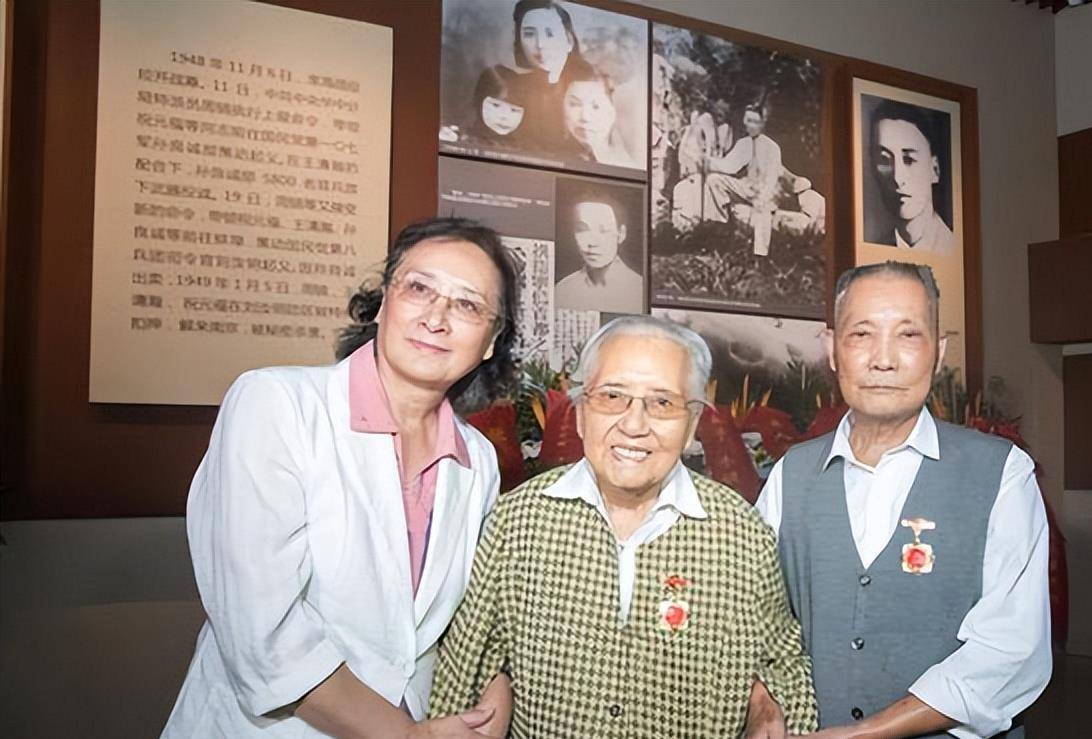 1965年,一大学生申请入党被告知:父亲非生父,尚有两兄相隔天涯_魏玲