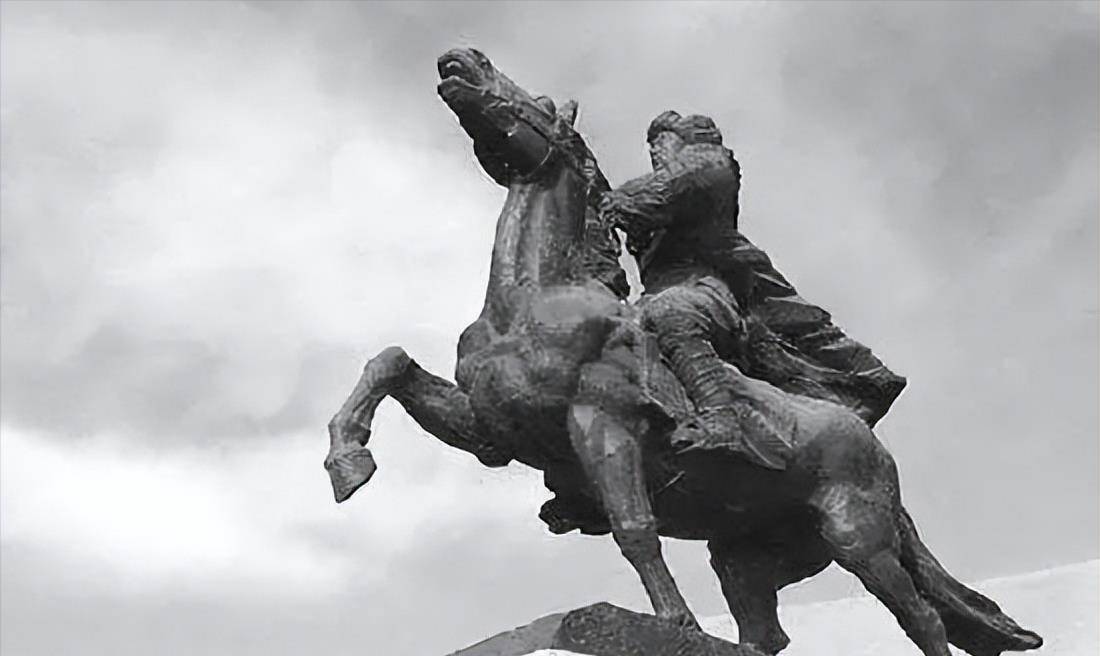 寺院里挖出的一颗头骨竟牵连出一桩六十年前的英雄迷案_赵尚志_日本