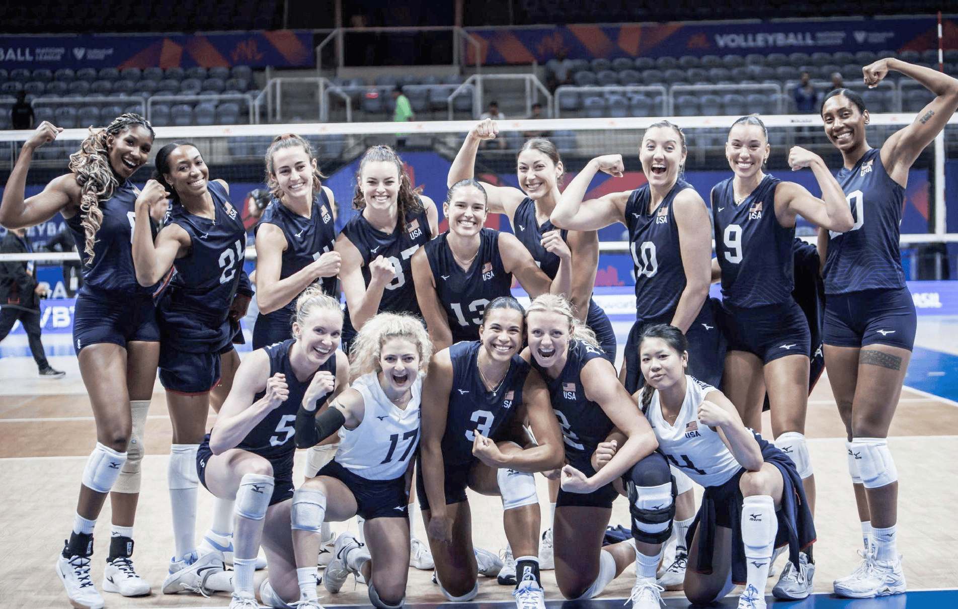 美国女排出场阵容预测主教练:基拉里首发球员:拉尔森,弗兰蒂,副攻奥格