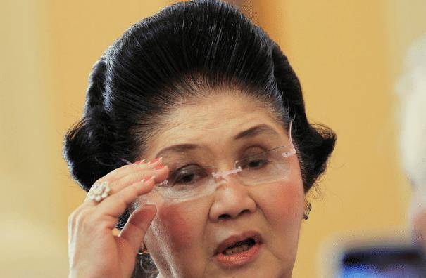 马科斯夫人:菲律宾选美皇后,贪占100亿美元,5千条裙子随时换