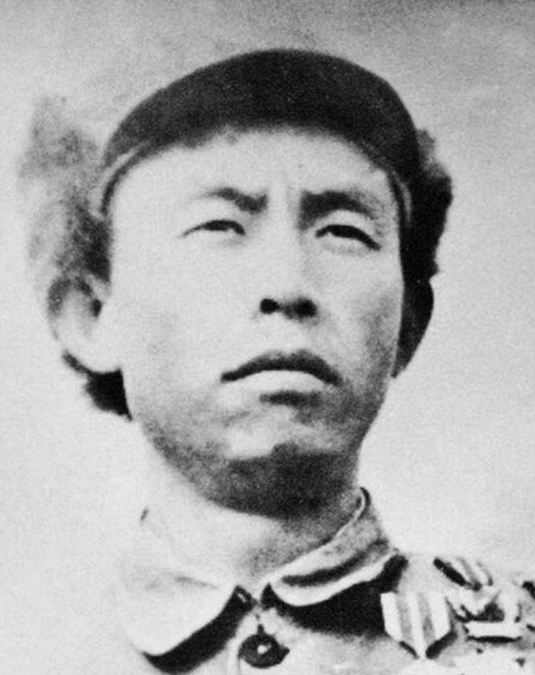 河南清洁工遭同事嘲笑,身份曝光后惊动高层,他和同一_