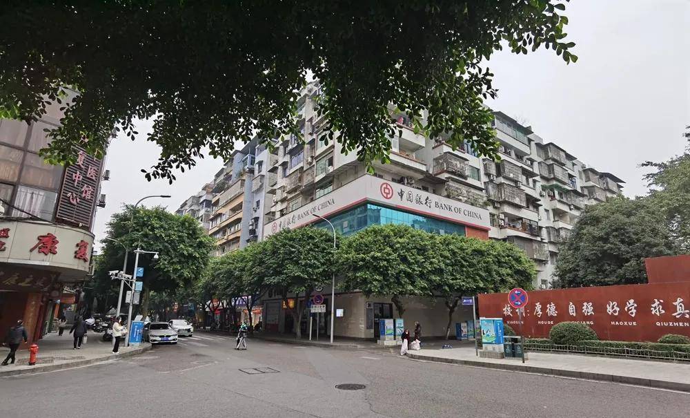 三十五年,曹氏家族商议,决定在江津县城修建四座牌坊,以彰显曹永吉,曹