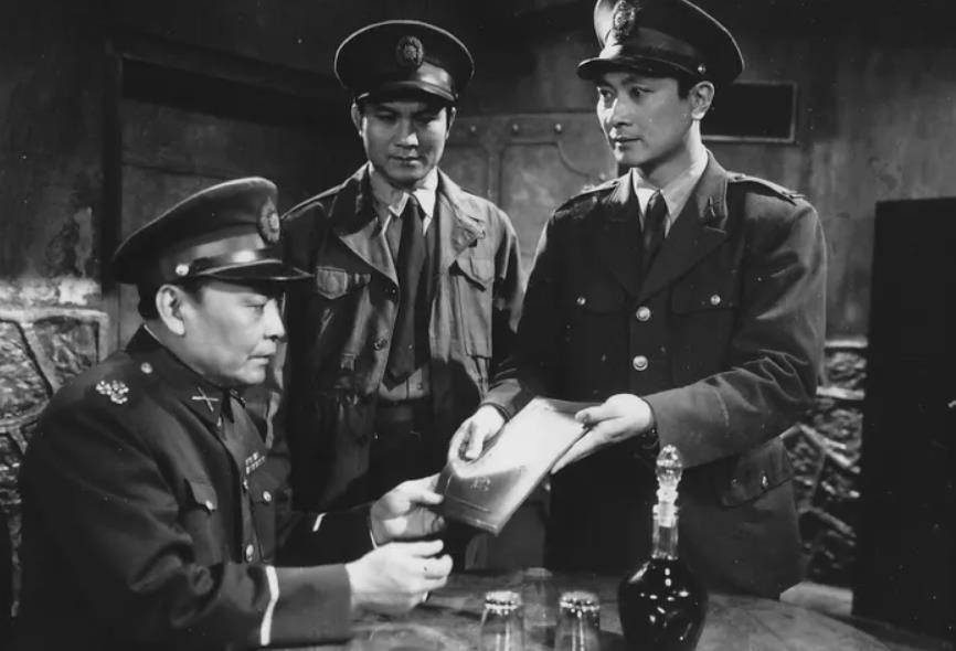 复兴社是军统的前身,就这样周镐开始了他长达12年的特务生涯.