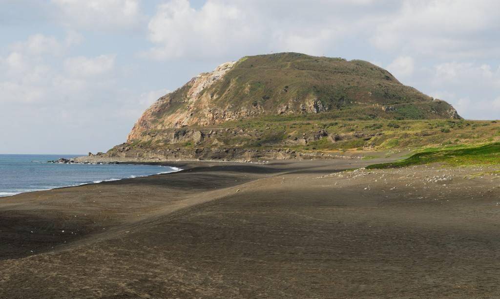 硫磺岛现状孤悬海外的太平洋火山岛,1.2万具尸骨未收敛成为坟场