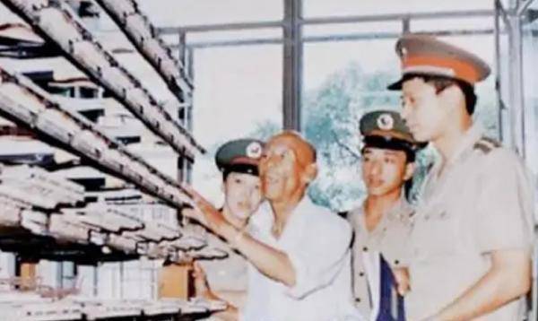 多次被刷,六旬老头指着小学课本说:我就是那个烈士_李玉安_魏巍_战役