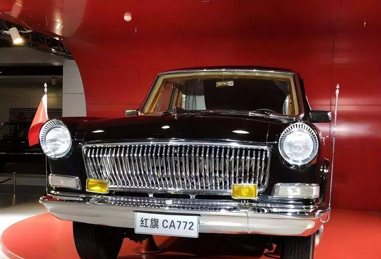 干部坐进口车的风气是改革开放以后才出现的,之前干部们都坐国产车