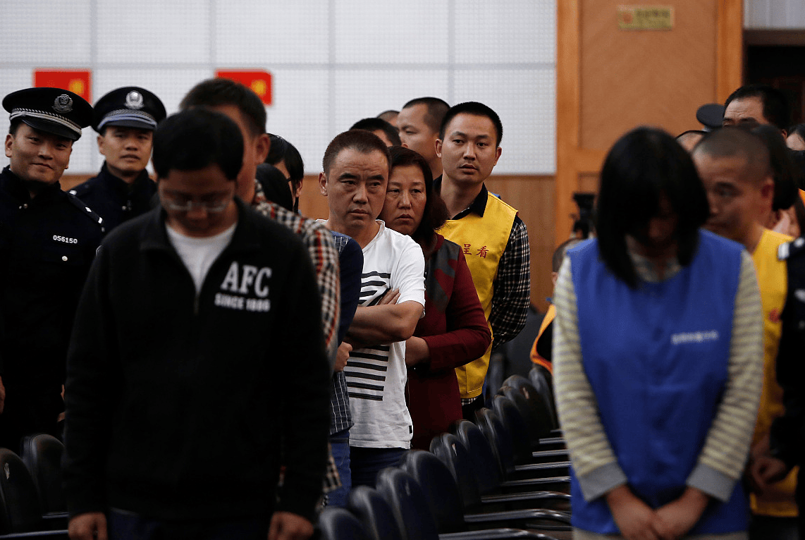 犯虚开发票罪的认罪态度_刘琴明_曾冬香_被告人