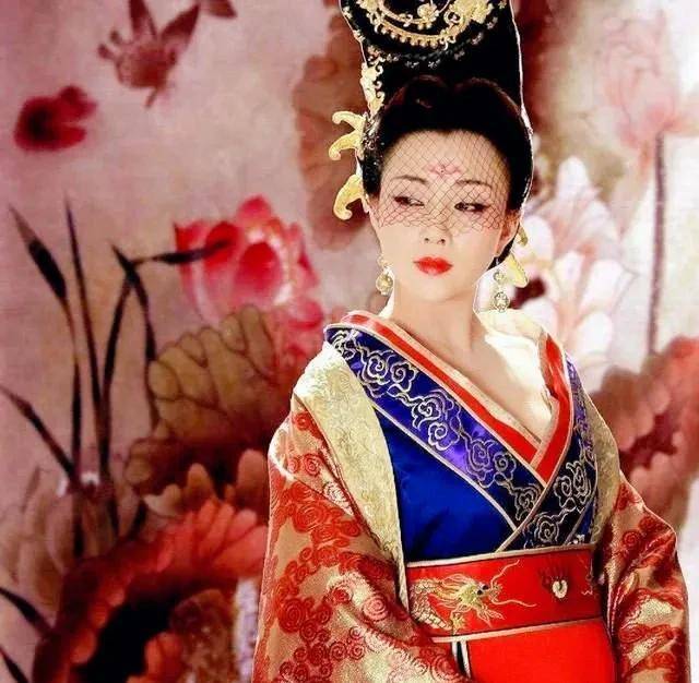 18岁的杨玉环被唐玄宗独宠11年,王的女人,到底死于谁手?