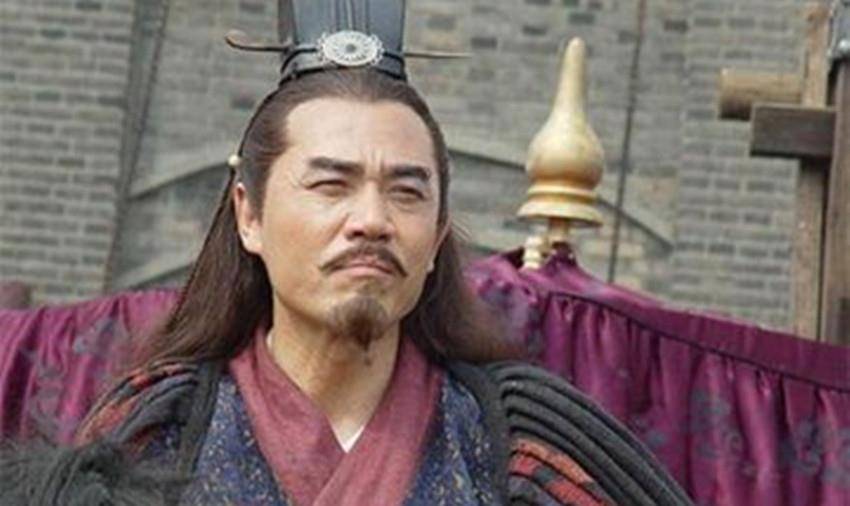 朱元璋出生三天,就得了一场大病,腹胀不食,家里没钱看医生,他的父亲朱