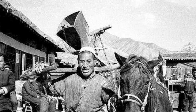 贺平和邓榕谈恋爱后,贺彪叮嘱道:她爸爸是好人,你要照顾好她