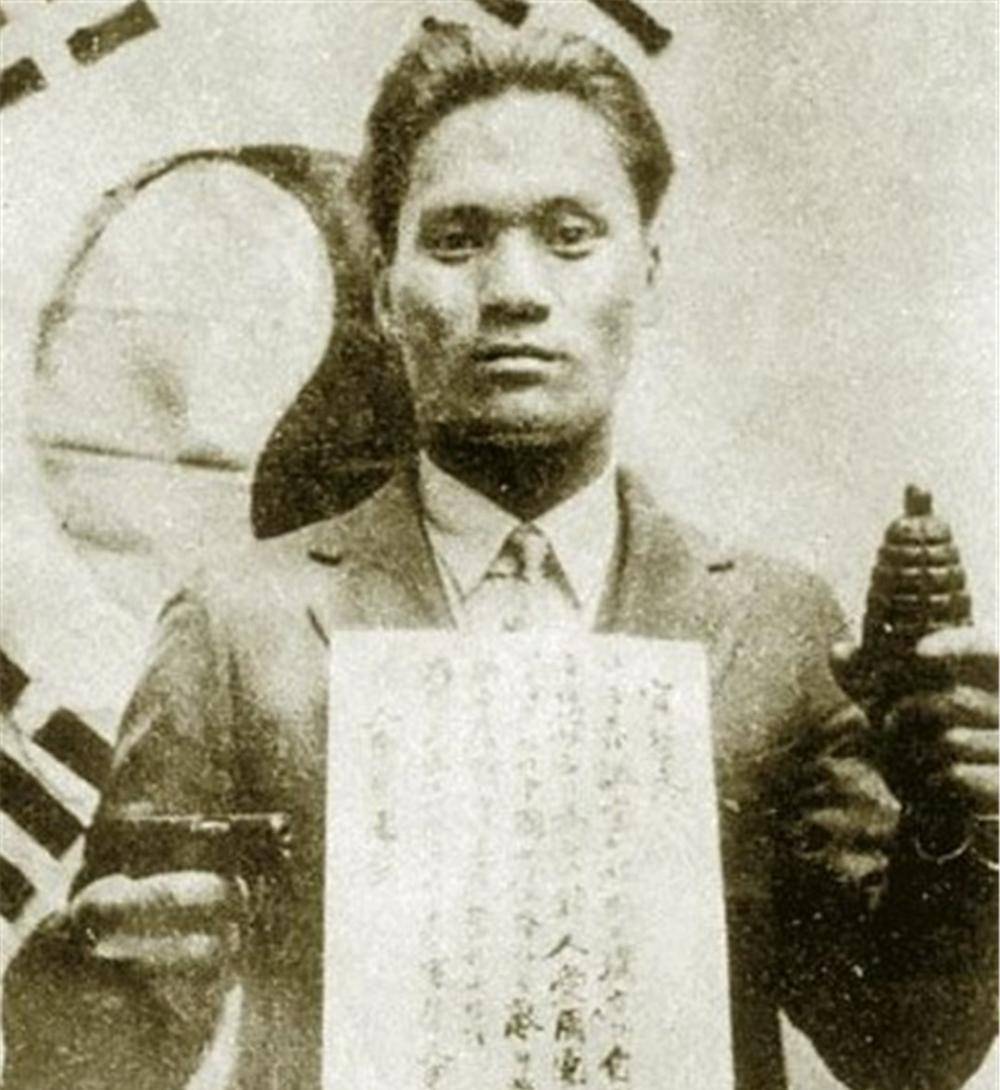 他是日军驻上海重要将领, 祸害中国姑娘300余人, 最终被"斧头帮"砍死!