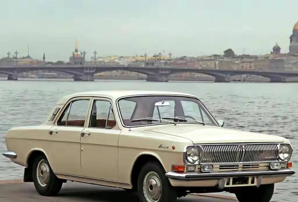 普及率很高,就是现在的俄罗斯也随处可见拉达轿车