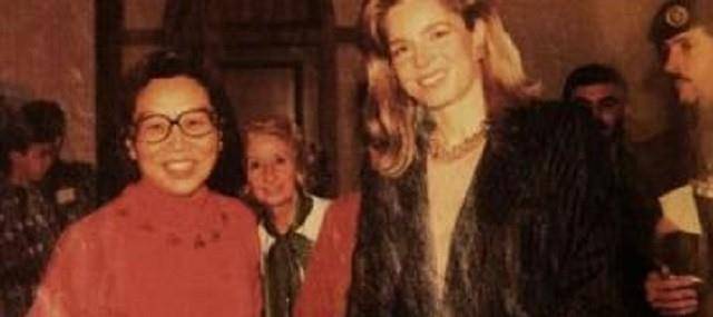 杜月笙子女中,长女国外开饭店挂五星红旗,幼子无偿捐献18亿文物