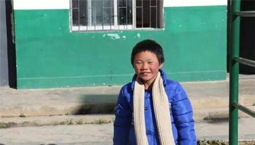 还记得那名"冰花男孩"吗?走红后,他的生活发生天翻地覆的变化
