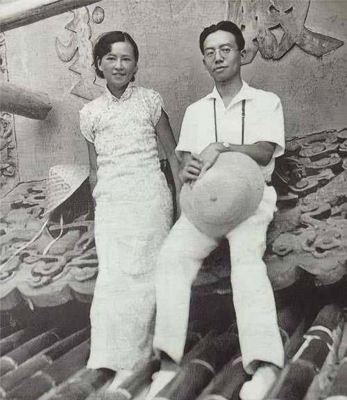 梁思成的父亲是梁启超,百日维新失败后,梁启超就出逃日本,1901年