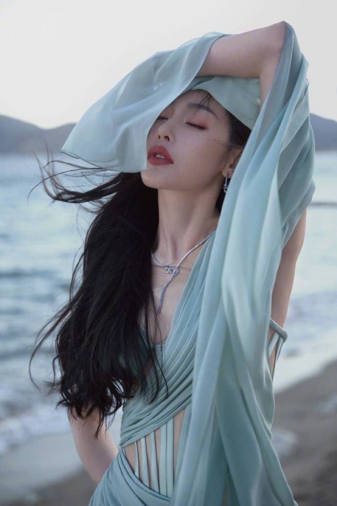 女星张天爱戛纳海边纯美写真-搜狐大视野-搜狐新闻