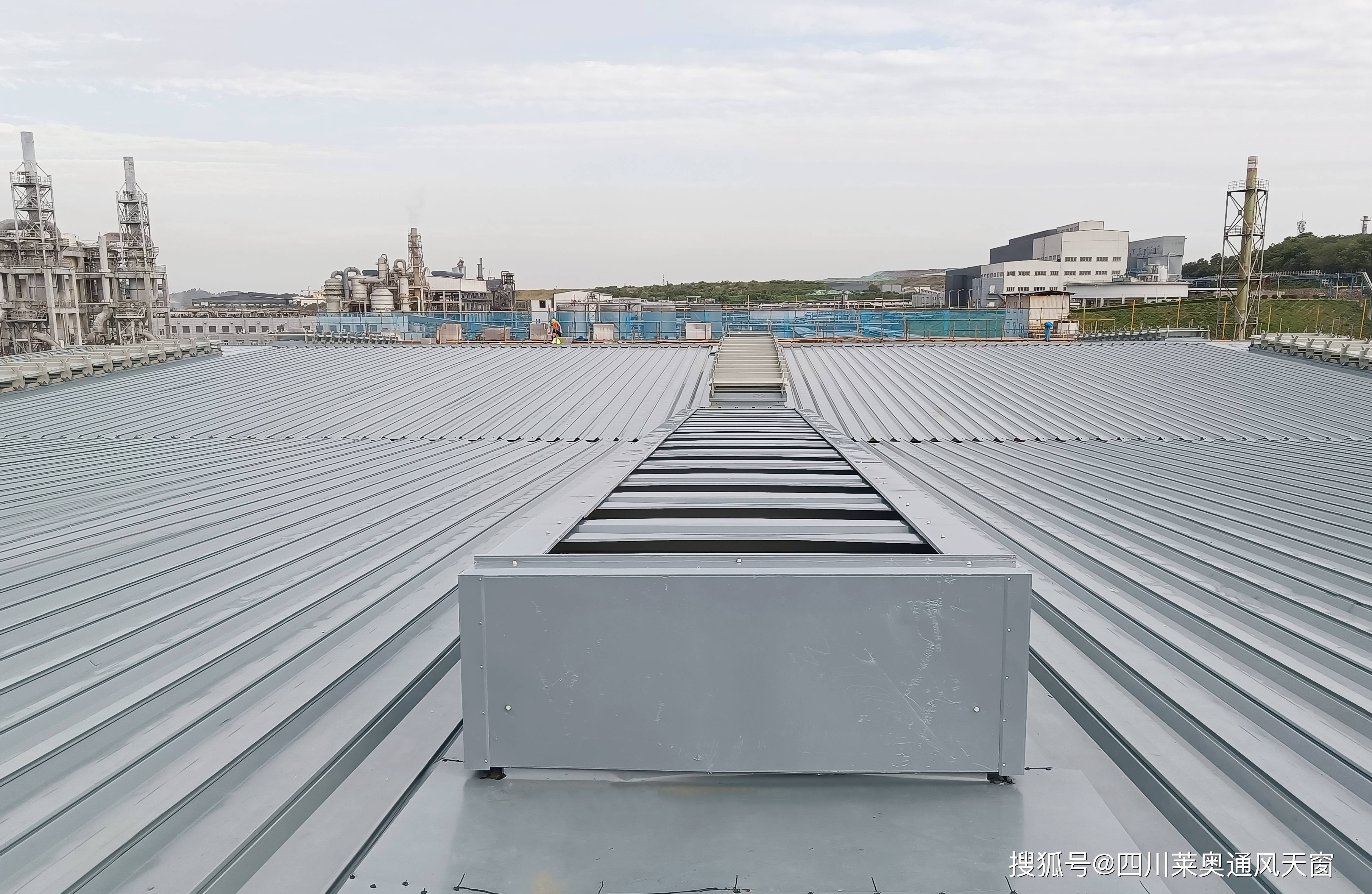 【四川莱奥天窗】薄型通风天窗,让你的厂房通风效果提升80%!
