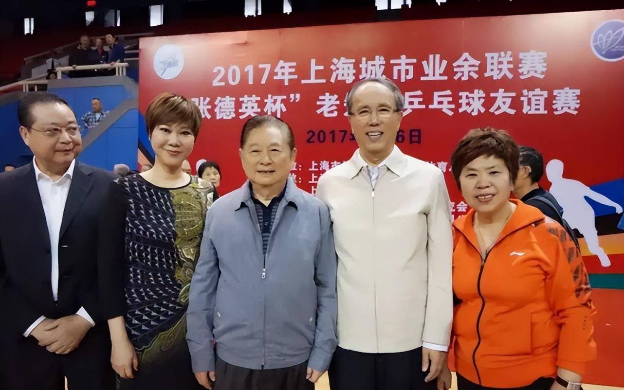 右一为张德英看来,葛新爱要鼓起精神拿下这场胜利了.