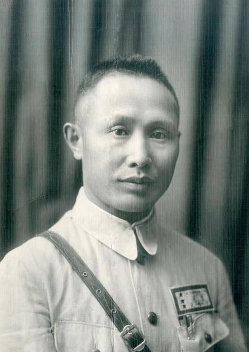 "风筝"原型卧底19年,官职比毛人凤还高,被捕后用一块木板逃走