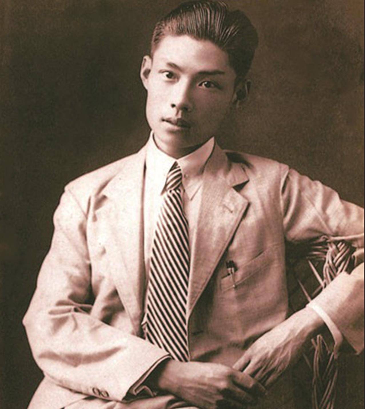 潘汉年:解放前夕冒死转移李济深至北平!临死前自语:我不是特务