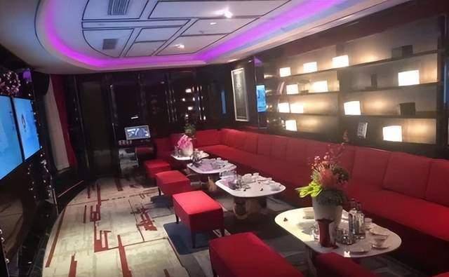 首先,他完全抛弃了针对男性消费的所有业务,将白马会所定位为服务高端