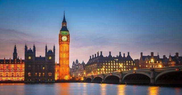 城市的怀抱有限:穹顶之下,小镇青年理想何寻?