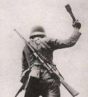 还有就是文中提到的重机枪,当时国军五十二军使用的是二四式马克沁