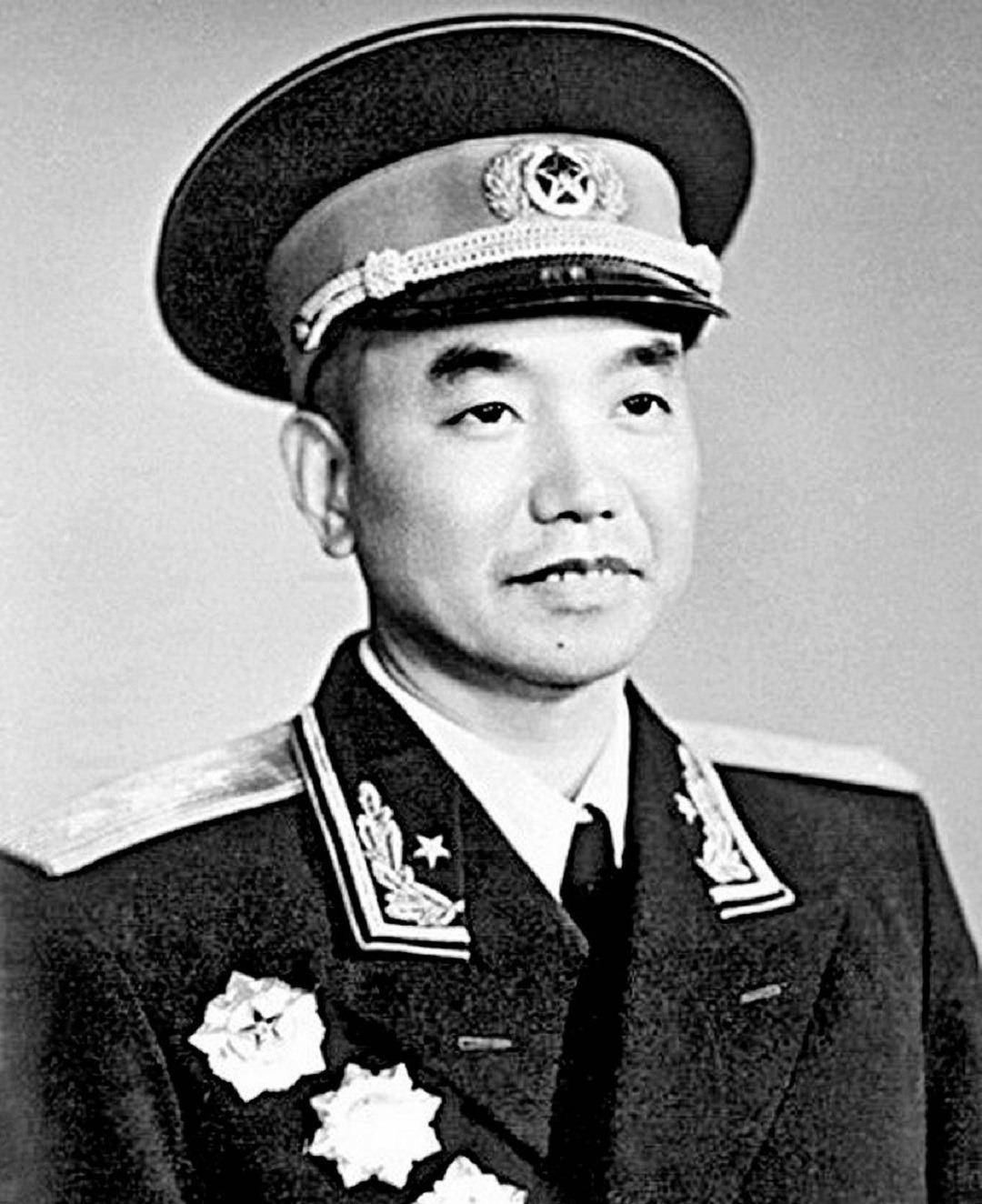 第一位是萧克将军.