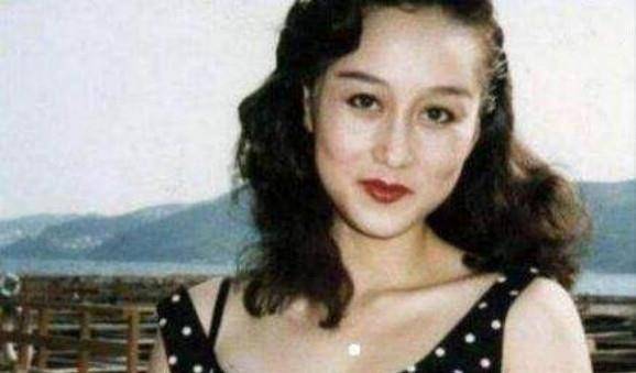 18岁混社会,22嫁豪门,离婚后成"赌女",今60岁身价过百亿_发展_赌场