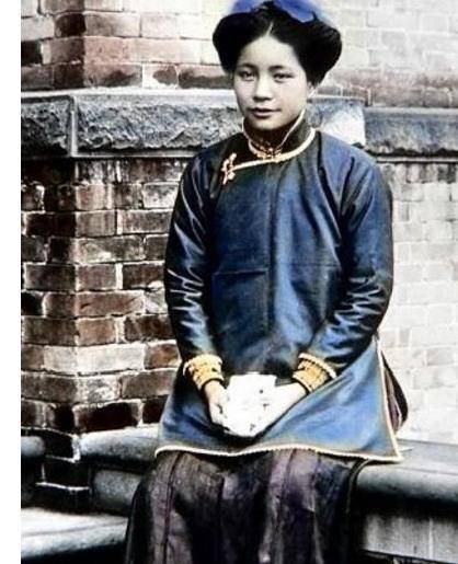 清朝女子珍贵的上色老照片,第四位清朝女子貌美如花很标致_妇人_样子