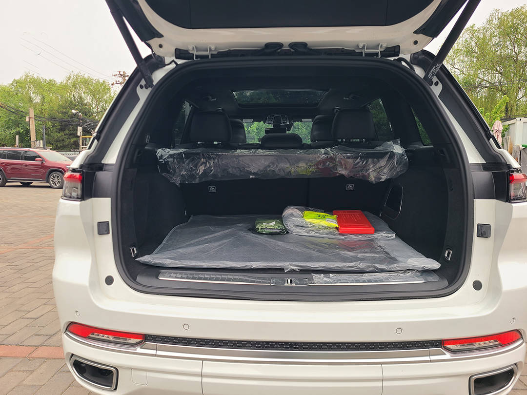 2023款jeep大切诺基4xe插电混动版,巅峰版白色到店实拍