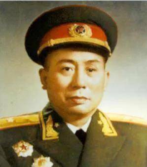 军区司令员贺庆积在火车站接人时遭歹徒碰瓷,将军说:你胆可真大