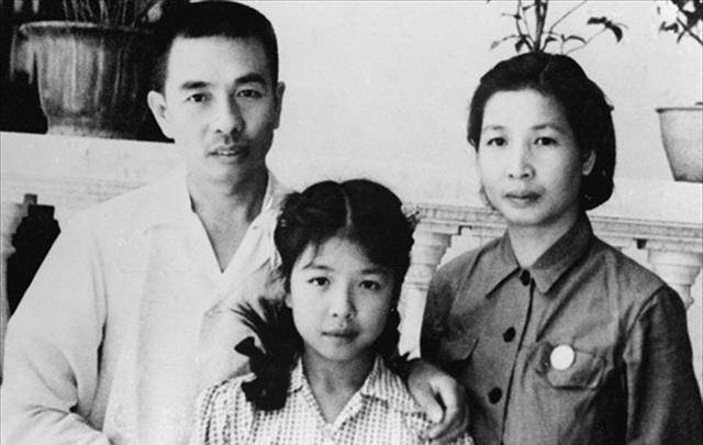 曾志在弥留之际,告诉女儿陶斯亮:你的大哥跟夏明震长得一个样