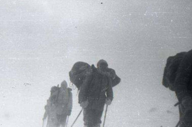 卡瓦格博峰1991山难图片