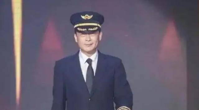 2014年,南航53岁"替补"机长8秒操作,拯救263人