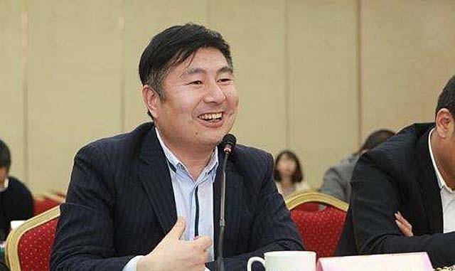 2012年张曙光被捕:收贿4700万花在女人身上,将妻儿送往国外