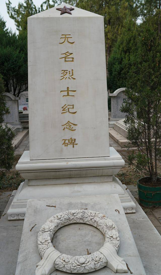 八宝山第一墓是谁?谁的墓被祭拜最多?特殊的81号墓是谁?