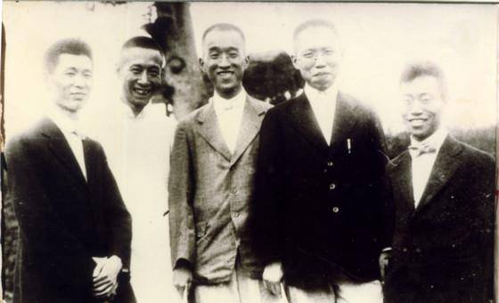他一生从医,救人无数,61岁自杀,无葬礼祭奠,妻子为他保存骨灰