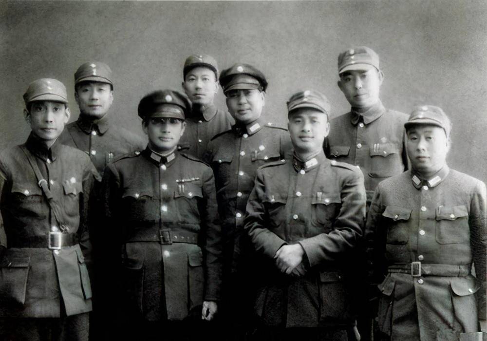 孟良崮战役,华野伤亡上万人,整编74师被包围后战斗力