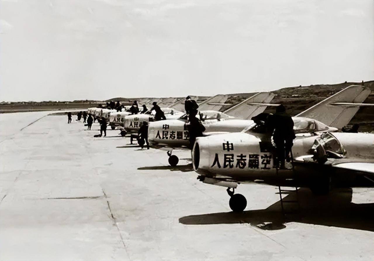 泸州空军第二飞行学院图片