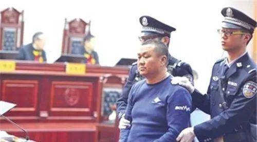 22年前抢银行208万的石二群,被捕时身家亿万,4个老婆12个娃