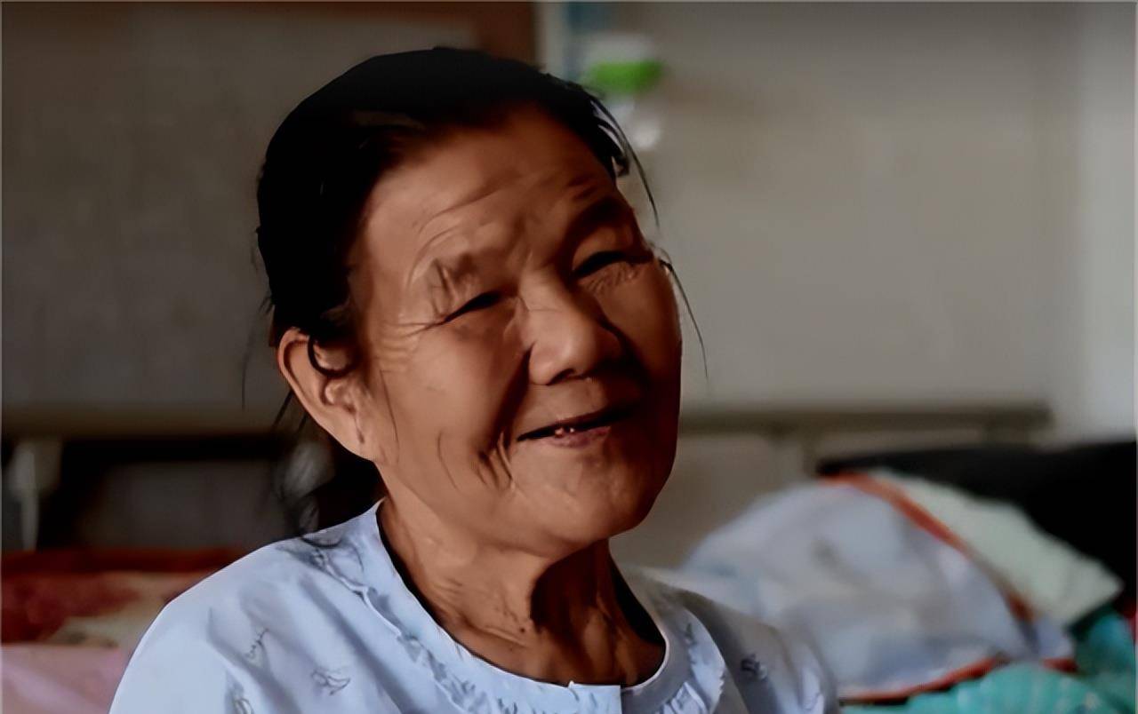 不是夫妻,她却和他相伴41载,被嘲笑自找麻烦,她说:多了个亲人