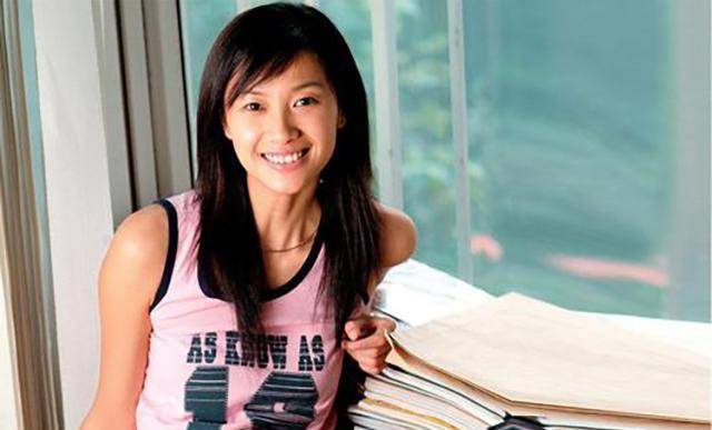 北京大妞徐静蕾:3岁练书法,12段情史,睡遍京圈,39岁冻卵